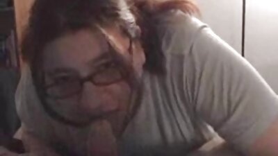 Una lesbiana lame el coño de una chica y se masturba con un consolador, y patty lopez xxx luego cambian.