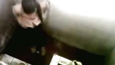 Un hombre despertó a una chica con un coño videos cerdas gratis sin afeitar para correrse en ella.