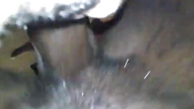 Un terapeuta sexual experimentado le enseña a una pareja a follar videos pornos de cerdas en un hospital.
