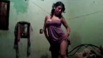 Enormes juguetes maduras marranas sexuales en los agujeros de las perras. Video porno con Angel Cummings, Diamond Kitty.